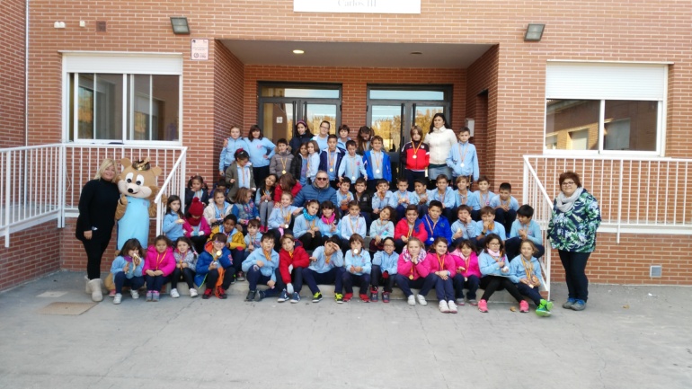 RECONOCIMIENTO DEPORTIVO A FLORENCIO OLIVÁN Y A ALUMNOS DEL COLEGIO